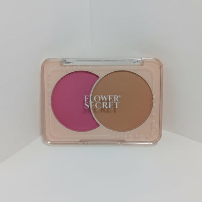 Estuche Flower Secret 2 en 1 con rubor rosa y polvo compacto tono medio